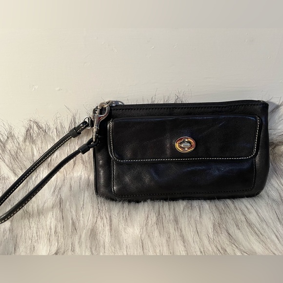 Coach Handbags - Vintage Coach Wristlet with turn lock